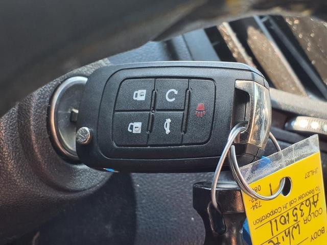 Photo of 2010 Summit White Chevrolet Equinox