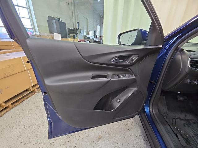 Photo of 2022 Blue Glow Metallic Chevrolet Equinox