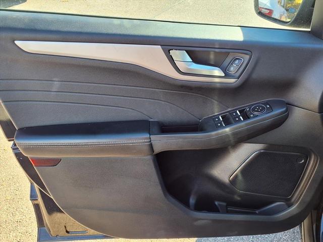Photo of 2021 Black Metallic Ford Escape