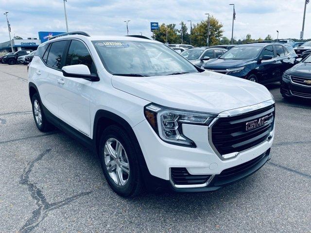 Photo of 2022 Summit White GMC Terrain
