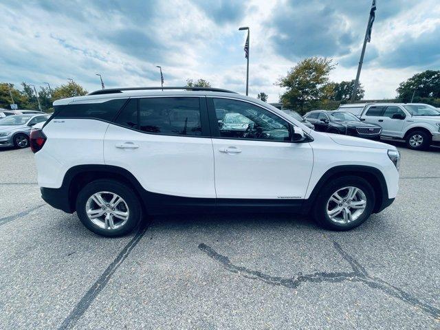 Photo of 2022 Summit White GMC Terrain