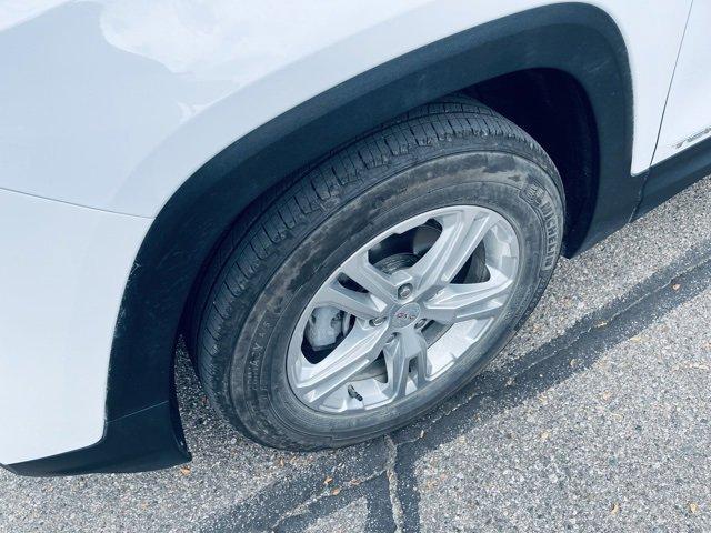 Photo of 2022 Summit White GMC Terrain