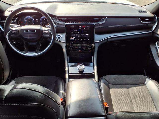 Photo of 2024 Bright White Clearcoat Jeep Grand Cherokee L