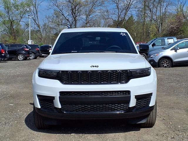 Photo of 2024 Bright White Clearcoat Jeep Grand Cherokee L