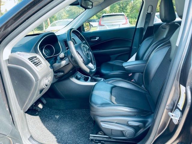 Photo of 2018 Granite Crystal Clearcoat Metallic Jeep Compass