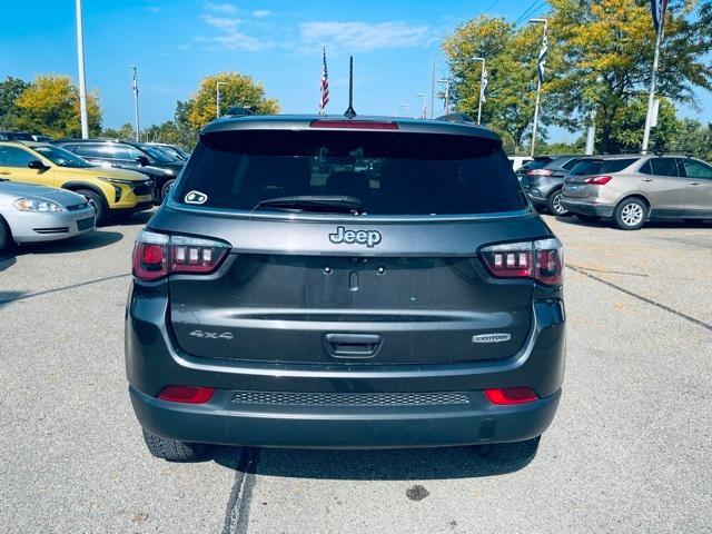 Photo of 2018 Granite Crystal Clearcoat Metallic Jeep Compass