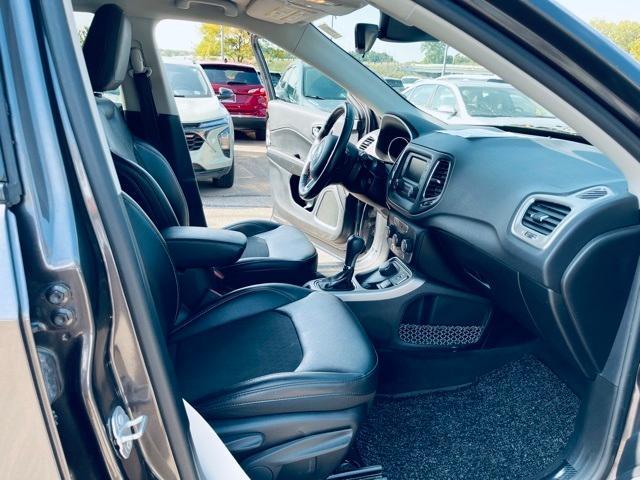 Photo of 2018 Granite Crystal Clearcoat Metallic Jeep Compass