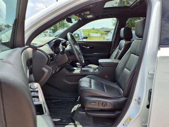 Photo of 2023 Summit White Chevrolet Traverse