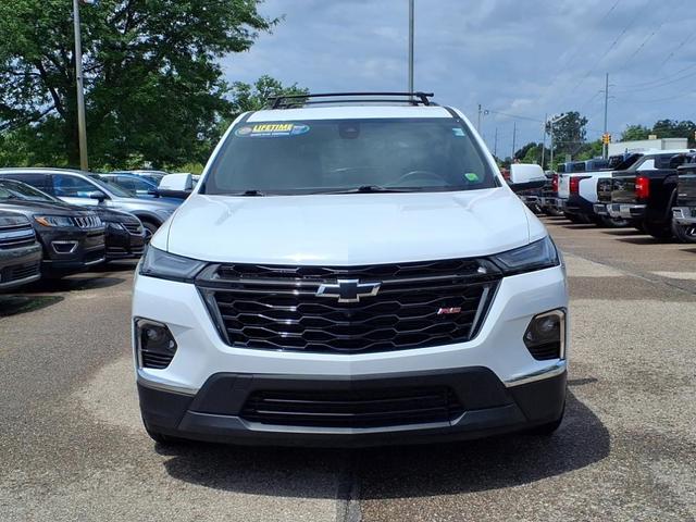 Photo of 2023 Summit White Chevrolet Traverse