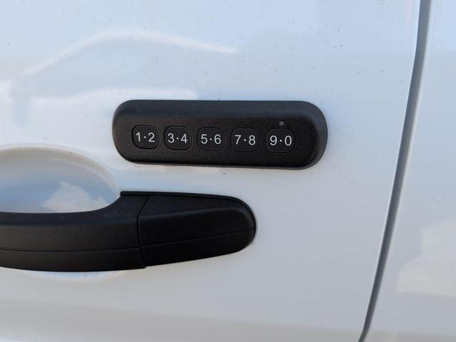 Photo of 2025 Oxford White Ford Transit-250