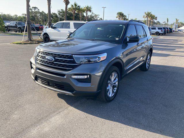 Photo of 2022 Carbonized Gray Metallic Ford Explorer