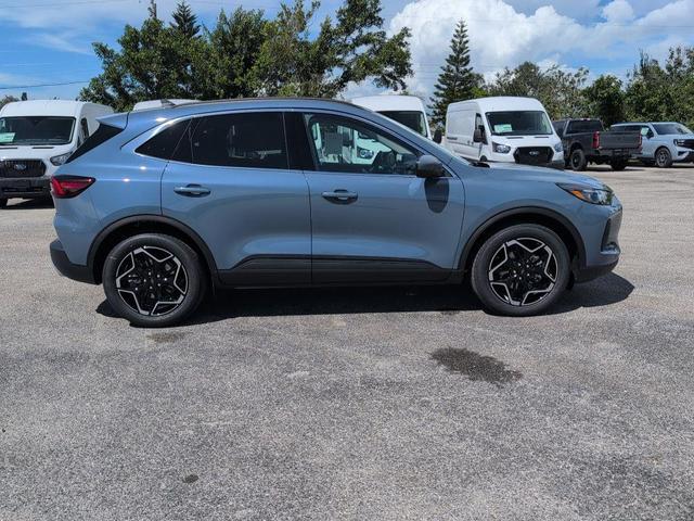 Photo of 2025 Vapor Blue Metallic Ford Escape