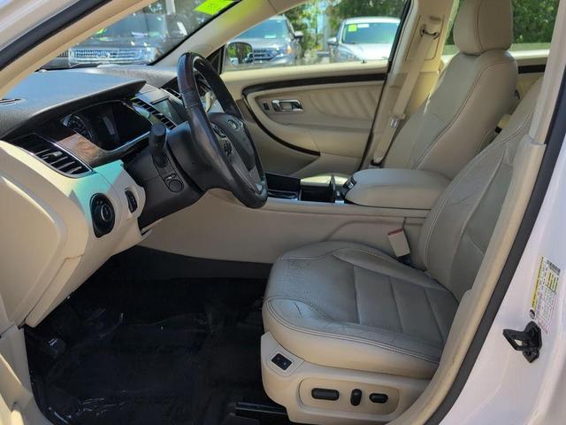 Photo of 2018 White Platinum Metallic Tri-Coat Ford Taurus