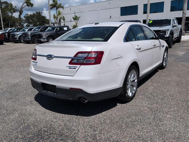 Photo of 2018 White Platinum Metallic Tri-Coat Ford Taurus