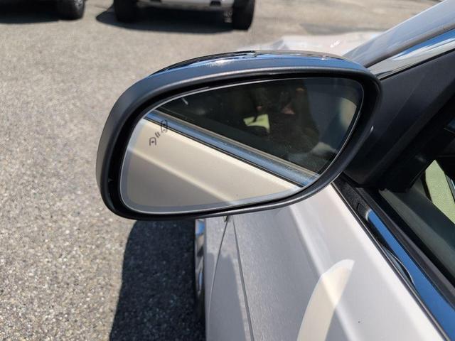 Photo of 2018 White Platinum Metallic Tri-Coat Ford Taurus