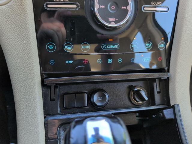 Photo of 2018 White Platinum Metallic Tri-Coat Ford Taurus
