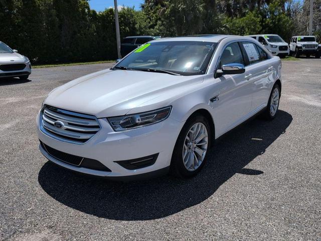 Photo of 2018 White Platinum Metallic Tri-Coat Ford Taurus