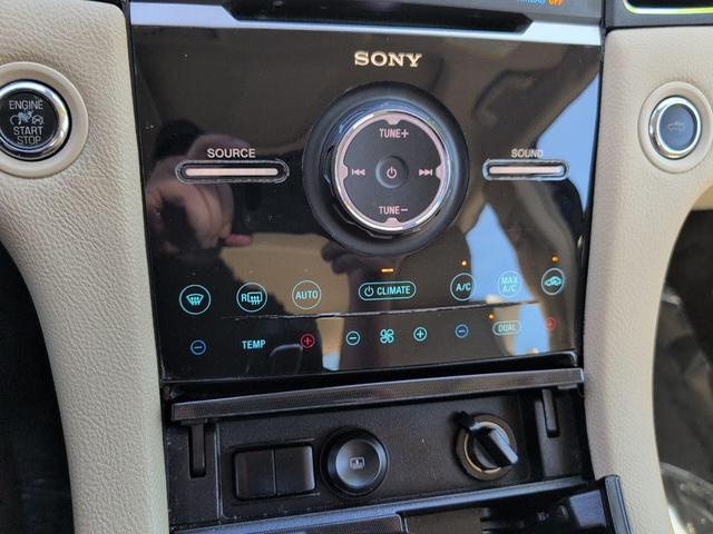 Photo of 2018 White Platinum Metallic Tri-Coat Ford Taurus