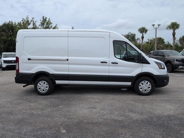 Photo of 2025 Oxford White Ford Transit-250