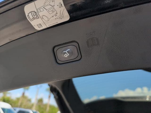 Photo of 2018 Shadow Black Ford Edge