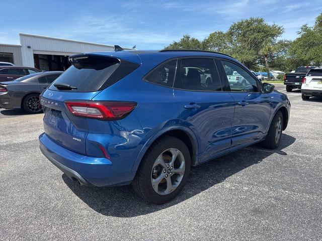 Photo of 2023 Atlas Blue Metallic Ford Escape