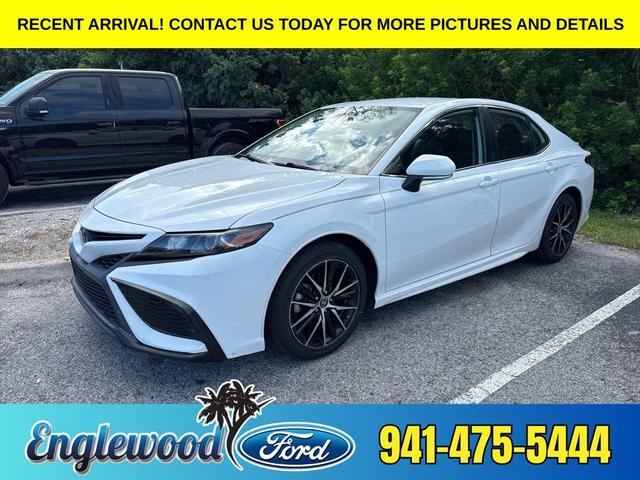 Photo of 2022 White Toyota Camry