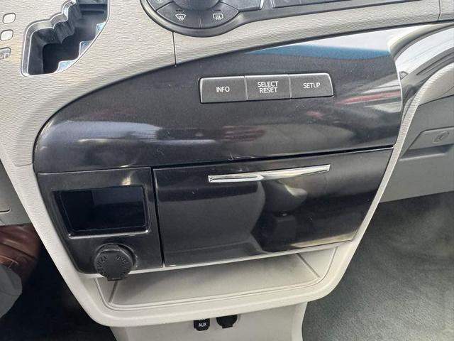 Photo of 2014 Silver Sky Metallic Toyota Sienna