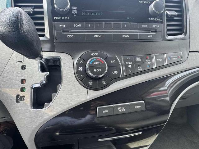 Photo of 2014 Silver Sky Metallic Toyota Sienna