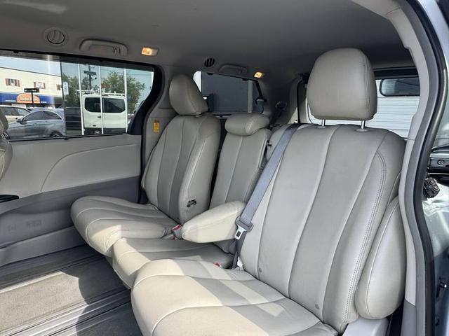Photo of 2014 Silver Sky Metallic Toyota Sienna