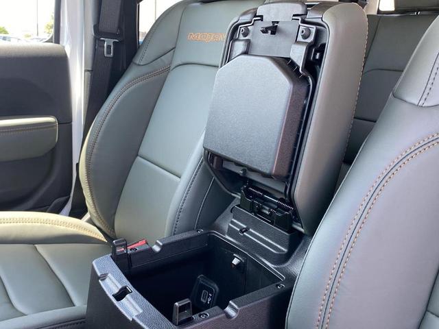 Photo of 2025 Bright White Clearcoat Jeep Gladiator