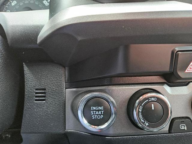 Photo of 2020 Super White Toyota Tacoma