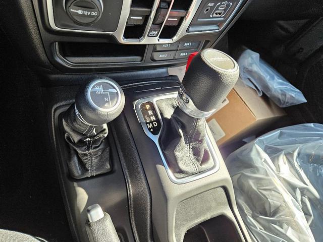 Photo of 2025 Anvil Clearcoat Jeep Gladiator