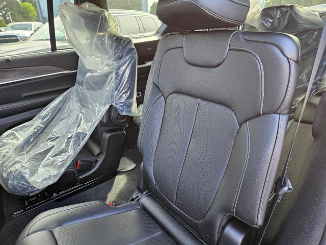 Photo of 2024 Diamond Black Jeep Grand Cherokee L