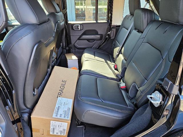 Photo of 2025 Black Clearcoat Jeep Wrangler
