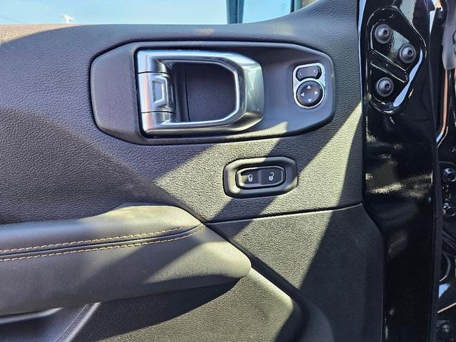 Photo of 2025 Black Clearcoat Jeep Wrangler