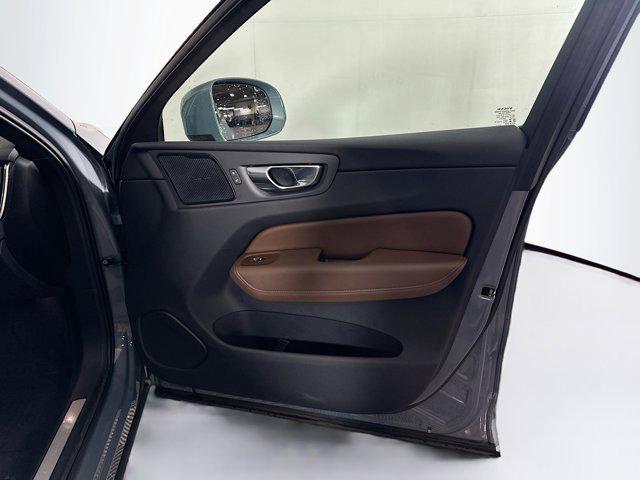 Photo of 2022 Pine Grey Metallic Volvo XC60 Recharge Plug-In Hybrid