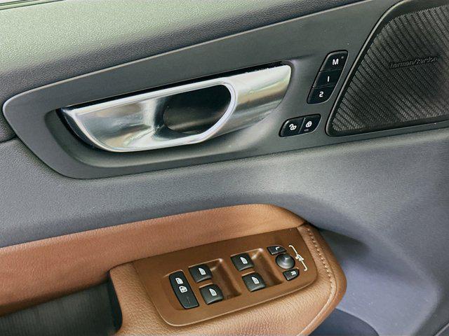 Photo of 2022 Pine Grey Metallic Volvo XC60 Recharge Plug-In Hybrid