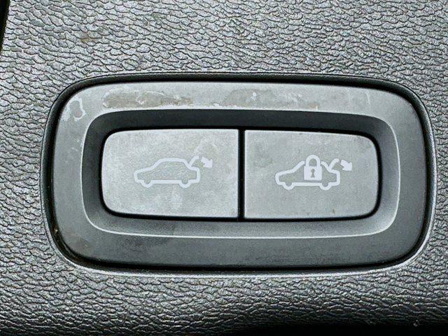 Photo of 2022 Pine Grey Metallic Volvo XC60 Recharge Plug-In Hybrid