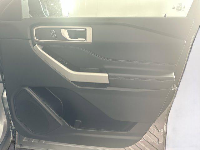 Photo of 2024 Iconic Silver Metallic Ford Explorer