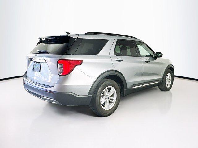Photo of 2024 Iconic Silver Metallic Ford Explorer