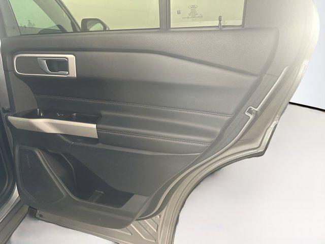 Photo of 2024 Iconic Silver Metallic Ford Explorer
