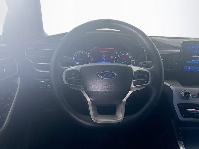 Photo of 2024 Iconic Silver Metallic Ford Explorer