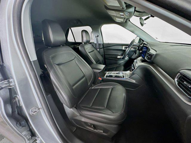 Photo of 2024 Iconic Silver Metallic Ford Explorer