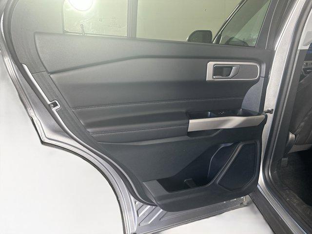 Photo of 2024 Iconic Silver Metallic Ford Explorer