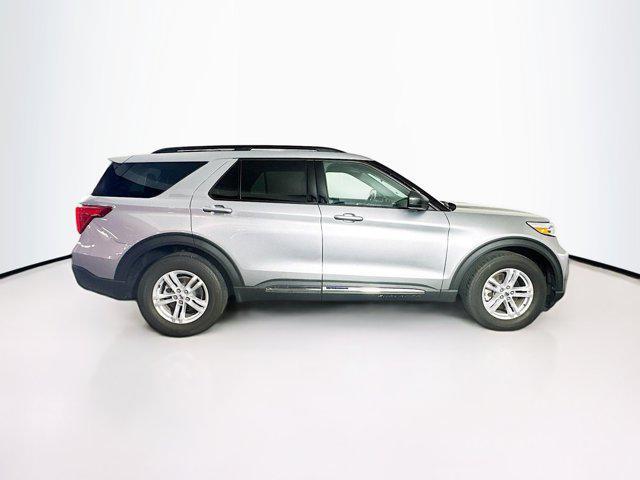 Photo of 2024 Iconic Silver Metallic Ford Explorer
