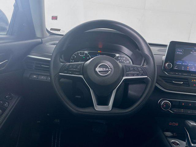Photo of 2024 Brilliant Silver Metallic Nissan Altima