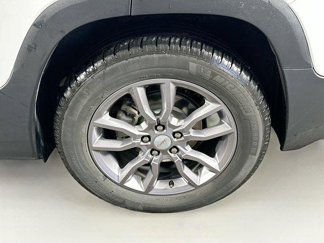 Photo of 2023 Summit White GMC Terrain