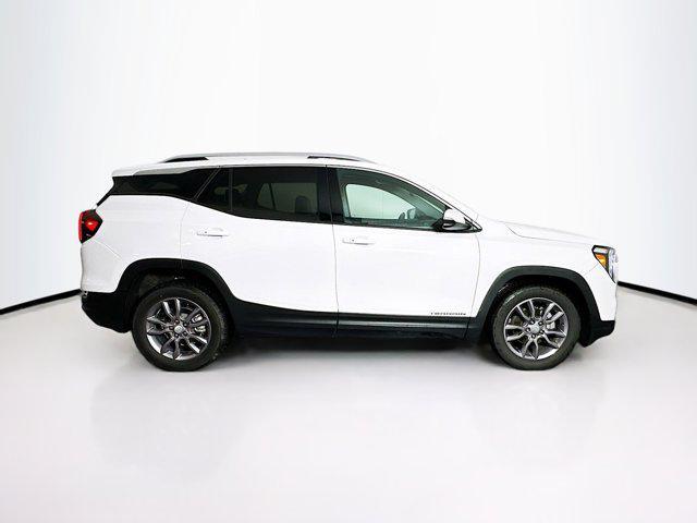 Photo of 2023 Summit White GMC Terrain