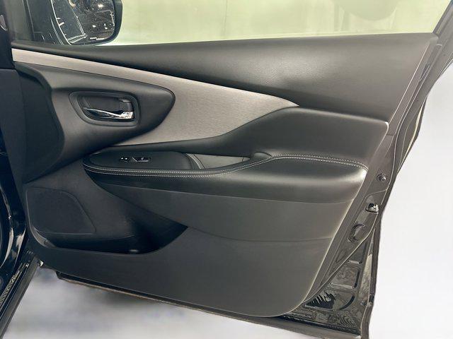 Photo of 2024 Super Black Nissan Murano
