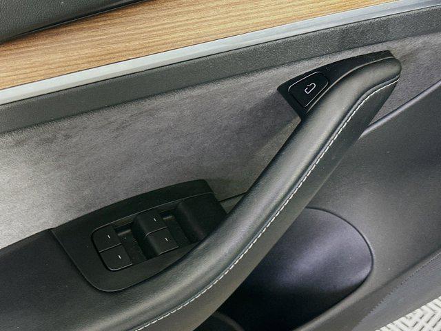 Photo of 2021 Pearl White Multi-Coat Tesla Model 3